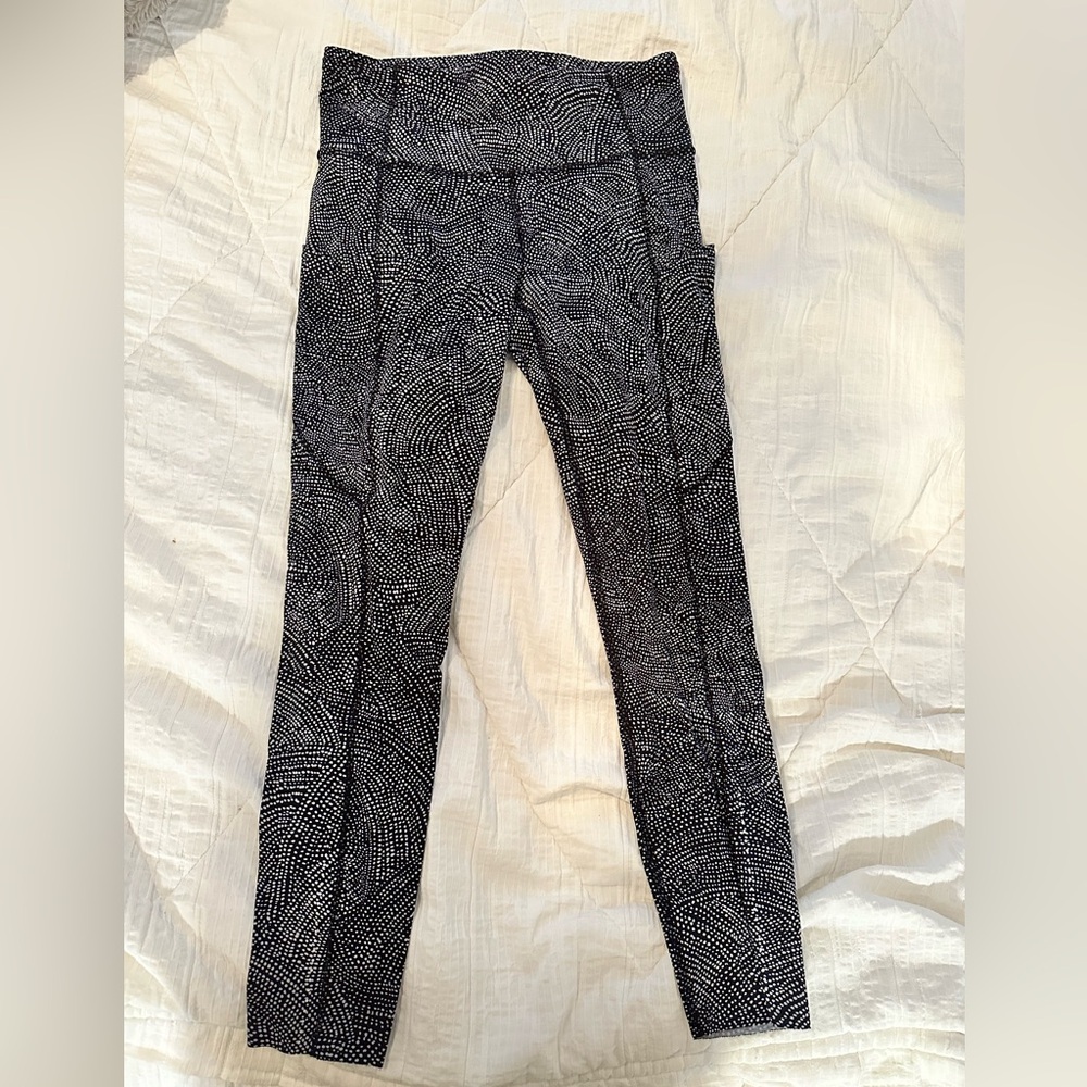 Lululemon Wunder train 25” Size 6